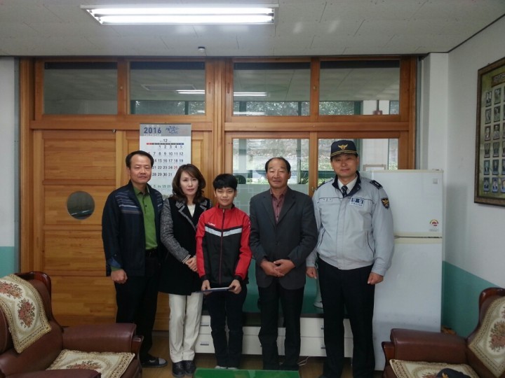 연초파출소 청소년지도위원회, 모범학생 4명 선발, 장학금 전달