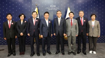 경북도, 경주시와 외교부장관 만나 'APEC 경주 유치' 건의