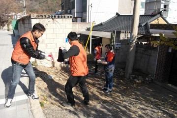 영월군 어려운 이웃에게 겨울 “사랑의 땔감” 지원