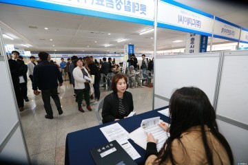 충주시 미니 취업박람회 뜨거운 취업 열기