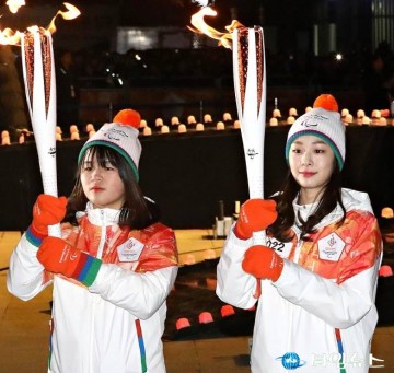 [포토] 패럴림픽 성화봉 든 피겨여왕 김연아