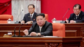 김정은 "대한민국은 우리의 주적…전쟁 피할 생각 전혀 없어"