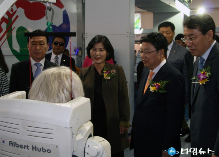 권선택 대전시장, ‘2015 대전사이언스페스티벌’ 주제전시관 탐방