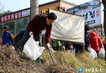 허태정 유성구청장, 새봄맞이 일제 대청소 실시