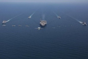 협상장에 나타난 ‘해군 정복’ 사령관… 트럼프, 군 장성 앞세운 압박 외교