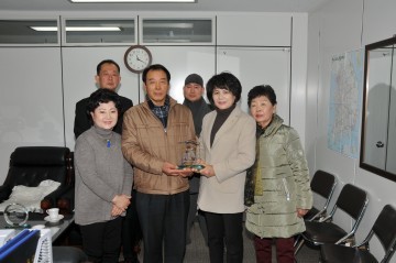 대전 중구의회 조재철 의원, 산서･어남동 숙원사업 앞장 감사패 받아!