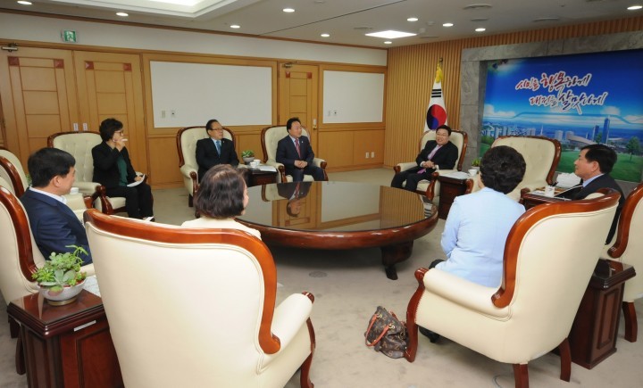 대전 동구의회, 권선택 대전시장에게 지역 현안 해결 요청