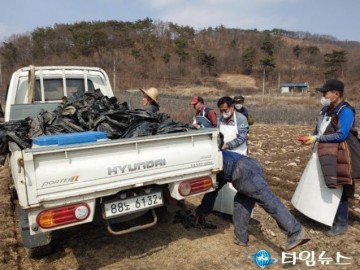 무공수훈자회 충북지부 봉사단, 배추농가 일손돕기 봉사 실시
