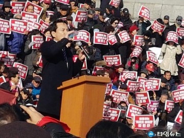[서승만 컬럼]거대한 보수의 기지개가 펴지는건가? 아니면 지각판이 요동치면서 움츠렸던 보스는 거대해질까?