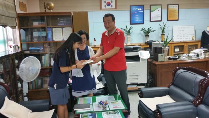 한국자유총연맹 김상국 중앙동분회장 저소득 중학생 후원