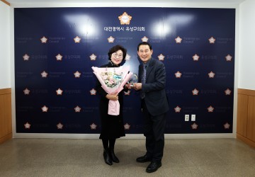 최옥술 유성구의회 의원, 지역상권 활성화 공로로 감사패 수상
