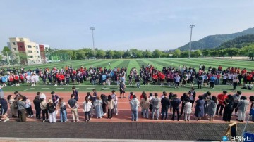 충주상업고등학교, 어버이날 맞아 ‘사랑의 카네이션 달아드리기’ 행사