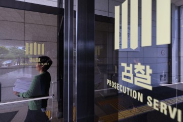 법무부, '라임 술접대' 검사 3명에 정직 1개월...내지 견책 징계..