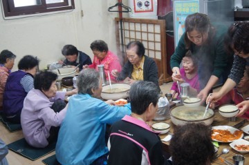 매월, 사랑으로 이어지는 사창동 목욕봉사