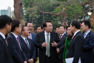  尹 대통령 취임 1주년 오찬'에 與 지도부도 참석 최고위원 배제 이해 안 돼
