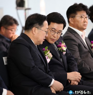 대화 나누는 이장우 대전시장과 김영곤 교육부 차관보