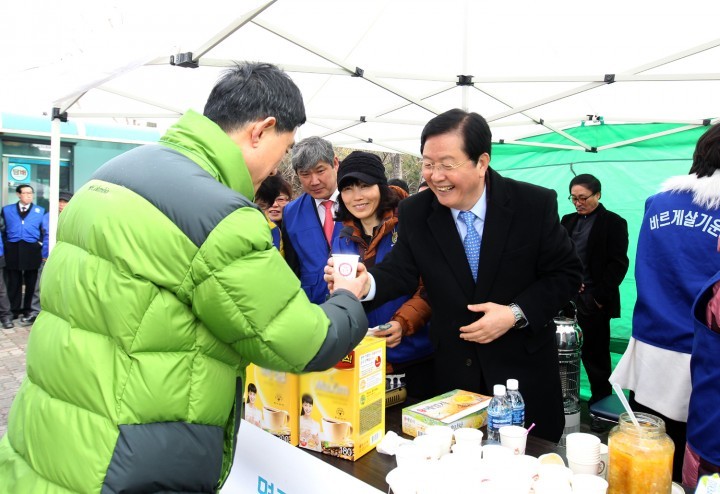 대전 서구 바르게살기협의회, 설 귀성객에 차(茶) 대접 봉사