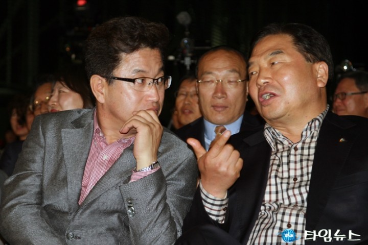 허태정·박수범 구청장, 눈빛 대화중!