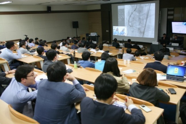 “심장혈관 중재시술 라이브 시연 한일 전문가 200여명 천안 집결”
