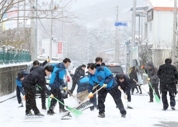 장종태 서구청장, 제설 작업 나서!