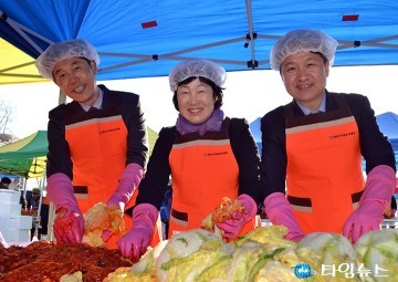 박종래·김금자·김수연 구의원, 사랑의 김장을 담그다!