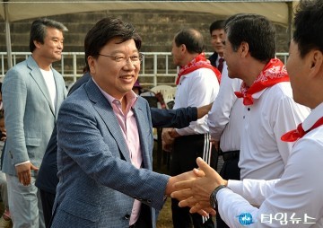 권선택 대전시장, 오늘 열심히 하세요!