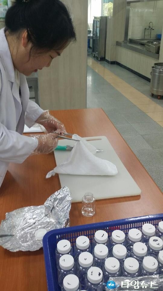 안전한 학교급식을 위한 학교급식시설 미생물검사 실시