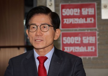 김문수 전 장관, ‘선거법 위반’ 첫 재판서 부인… “당선 목적 없었다”