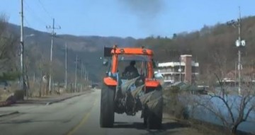 [독자기고]영농철 농기계 교통사고 주의하세요.