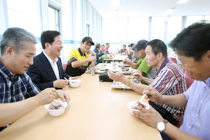 장종태 서구청장, 유등노인복지관 급식봉사자 격려!