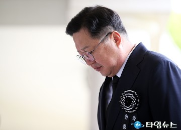 보훈공원 참배하는 이장우 대전시장