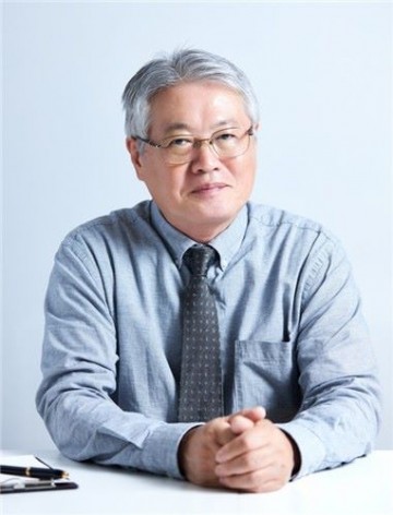 “물 한 바가지 예산으론 ‘돌봄 혁명’ 불가능”... 김용익 이사장의 뼈아픈 직설