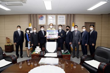 국제로타리 3630지구 보행보조차 전달식