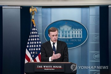 트럼프 FBI국장 교체발표 백악관 "국장 임기 10년, 초당적 전통" 비판…