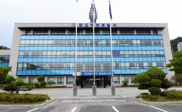 완도해경, 방파제서 바다로 추락한 20대 익수자 구조