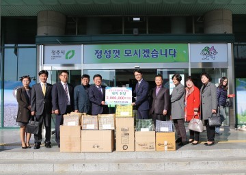 내덕동 청북교회 환경관리원 동절기 내의 70벌 전달