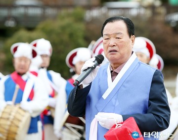 ‘유성대보름제’ 행사에서 인사말 하는 송봉식 유성구의회 의장