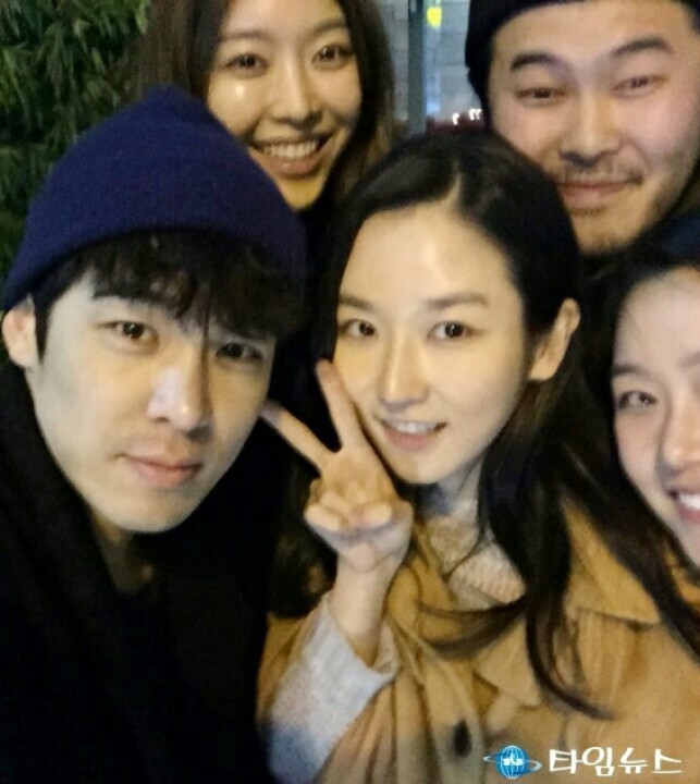 미스틱 연기파 배우들의 훈훈한 단체사진 “사이 좋은 오누이들 같아~”