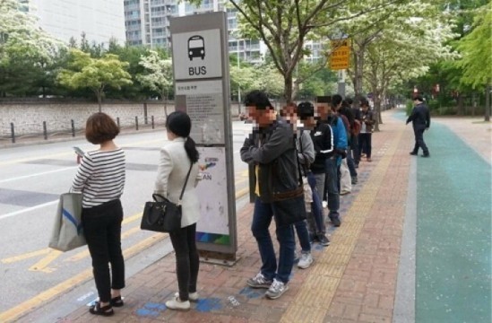 오산시, 광역버스 정류장에 줄서기 유도선 설치
