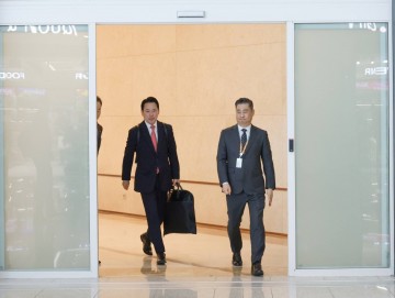 장동혁 국힘 대표, ‘지선 승부수’ 던지고 워싱턴행… “자유의 최전선 지킬 것”