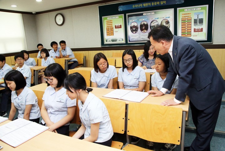 설동호 대전시교육감, 대전둔산중 솔로몬로파크 진로체험 수업 참관