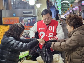 이은권 국회의원 예비후보, 설맞이 전통시장 찾아 민생현장 목소리 청취