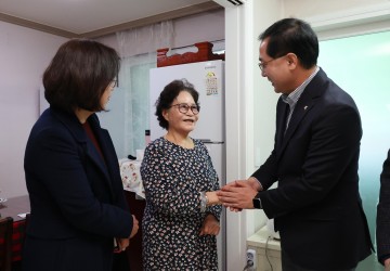 박희조 동구청장, 제105주년 3·1절 맞아 독립유공자 유족 위문