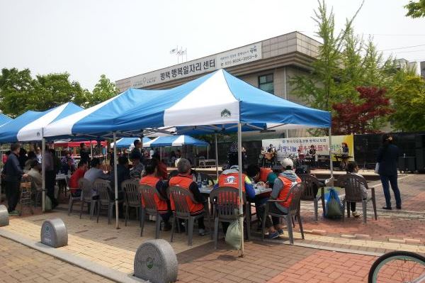 평택시, 한국자유총연맹 불우이웃돕기 바자회 열어