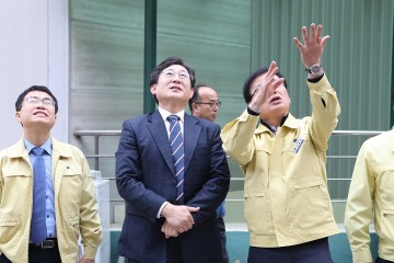 대전시의회 김경훈 의장, 지진피해 입은 태평중학교 현장 방문