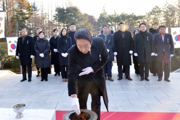 세종시의회, 병오년 새해 충령탑 참배로 공식 일정 시작