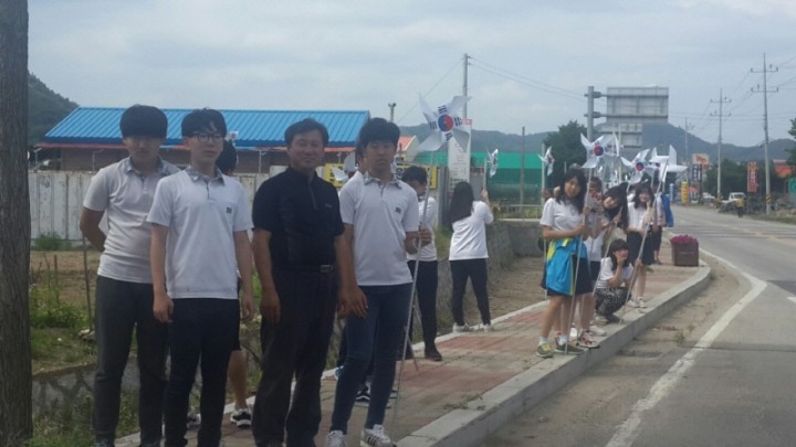 연천군 신서면, 도로변에 태극기 바람개비 설치
