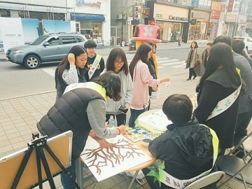 정읍소망교회  정읍천변 쓰레기 줍기 이색 환경정화… 시민 동참 의식 이끌어 '눈길'