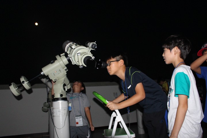 ‘천안홍대용과학관’ 과학의 달 기념, 가족과 함께 천체관측