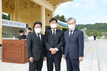 이춘희 세종시장, 고국 귀환 홍범도 장군 참배